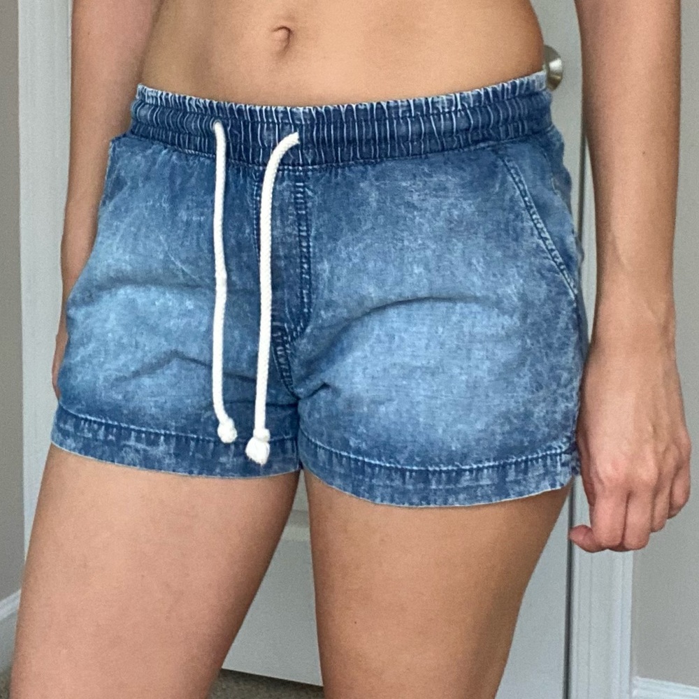 XS Celebrity Pink drawstring shorts